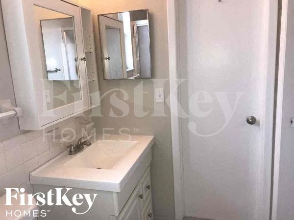 Building Photo - 14300 Iroquois Ave