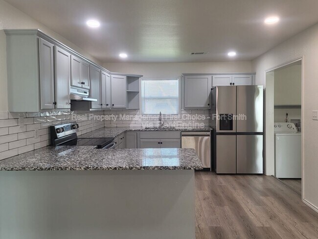 Building Photo - 407 Hemlock St