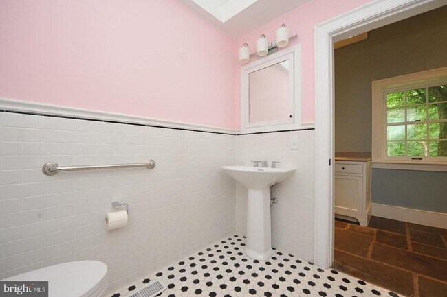 Building Photo - 1420 Creek Road Trail