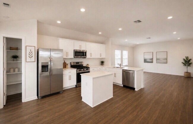 Building Photo - 7907 Elk Grv Ln