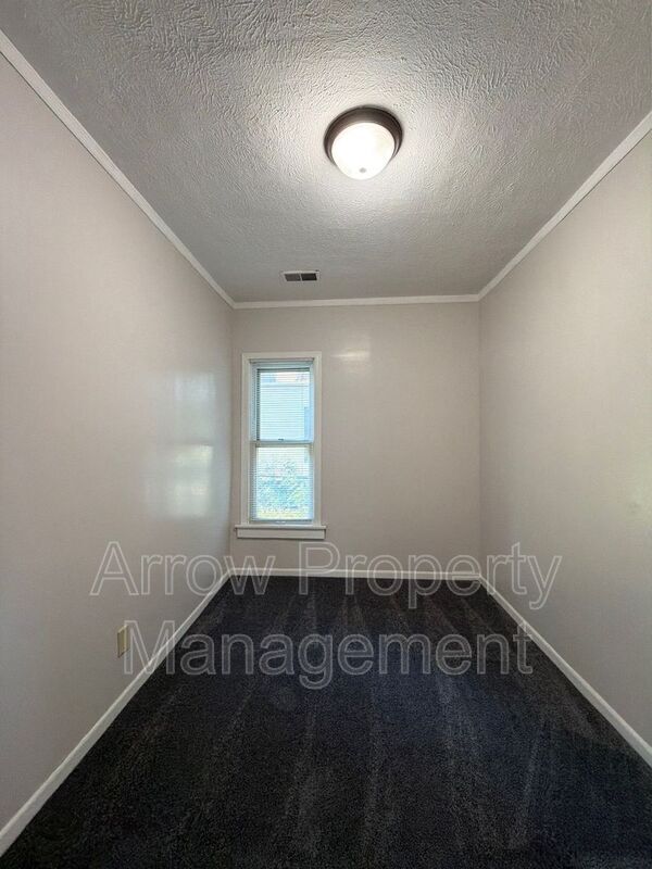 Building Photo - 625 3rd St