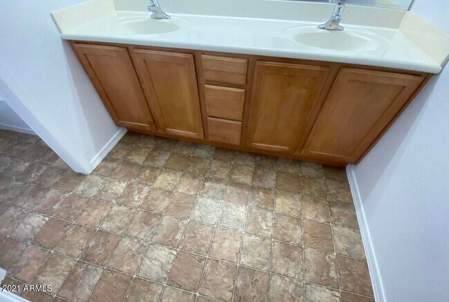 Building Photo - 345 S 166th Dr