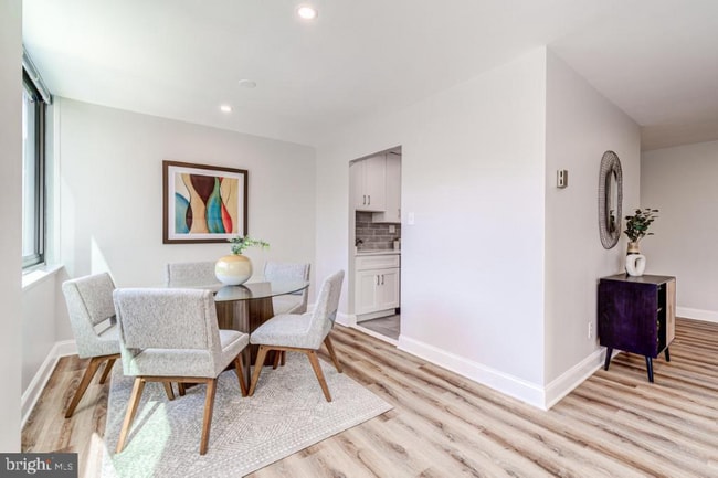 Building Photo - 600 Roosevelt Blvd