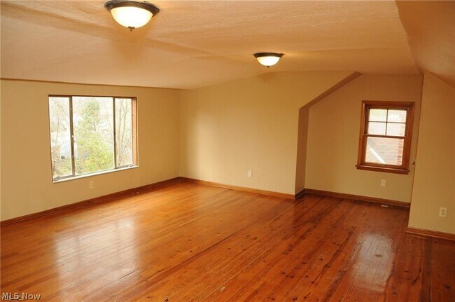 Building Photo - 1158 Castleton Rd