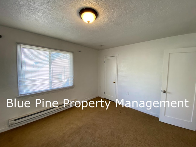 Building Photo - 128 4th St