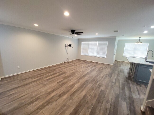 Building Photo - 115 Sendero Dr