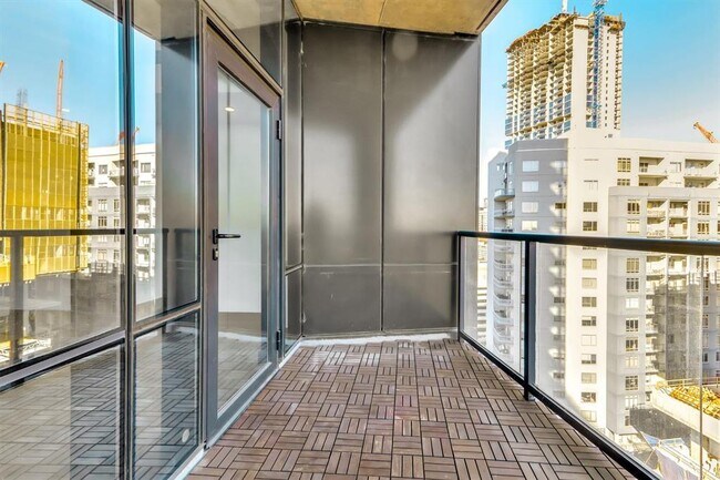 Building Photo - 70 Rainey St