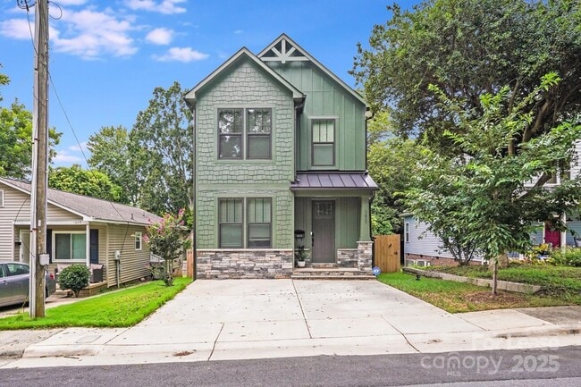 Primary Photo - 1613 N McDowell St