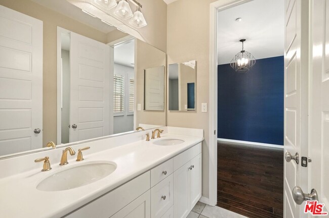 Building Photo - 4928 Princess Dr
