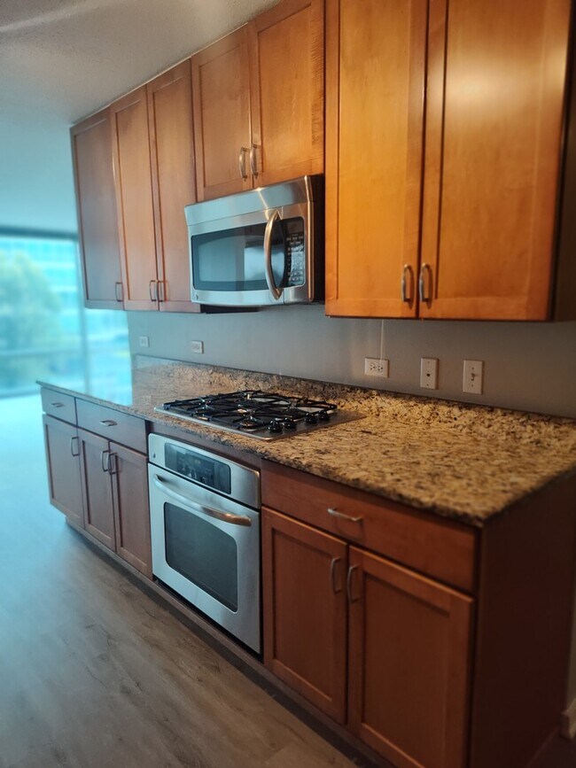 Building Photo - 9725 Woods Dr