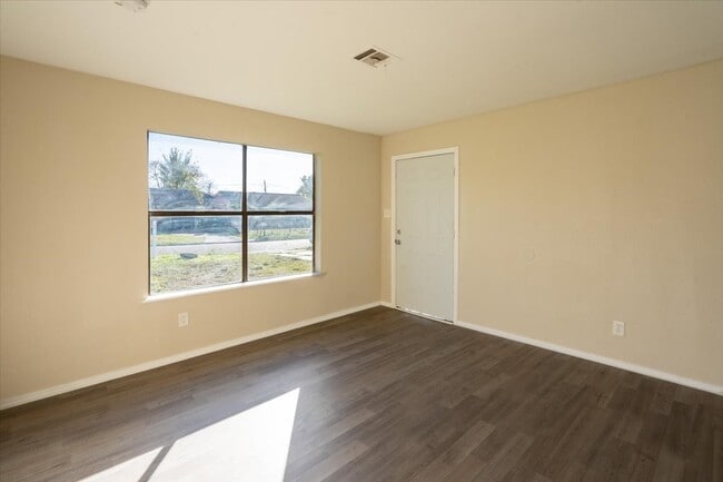 Building Photo - 5851 Southtown St