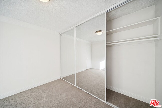 Building Photo - 7548 Hampton Ave