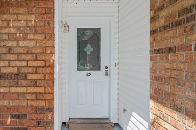 Building Photo - 437 S Shore Dr
