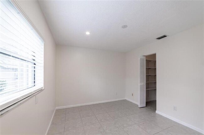 Building Photo - 1260 NW 101st Ave