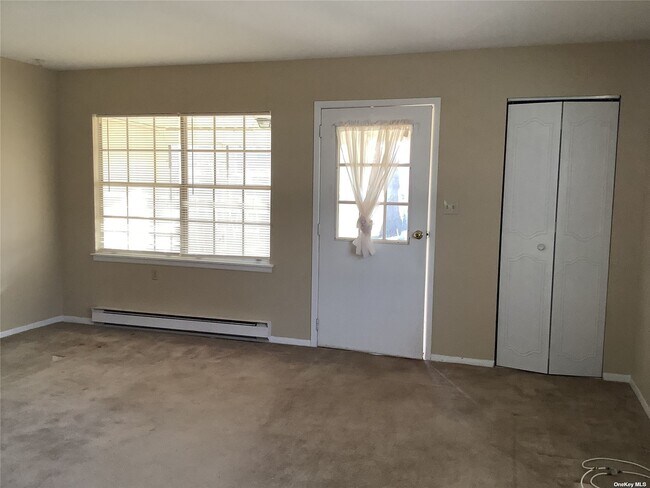 Building Photo - 261 Newcastle Ct