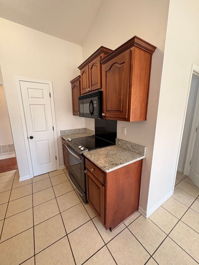 Building Photo - Arlington Home Ready To Be Yours! 3 Bedrooms Downstairs! Pets Are Welcome, Fees Apply!