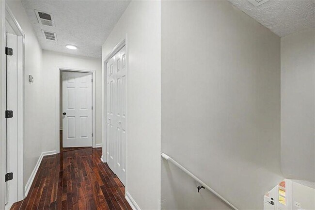Building Photo - 3947 Camrose Pl