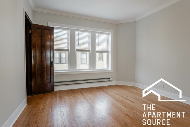 Building Photo - 3815 N Greenview Ave