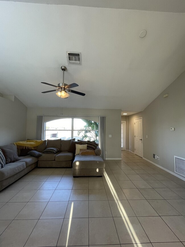 Building Photo - 1602 SW 16th Ct