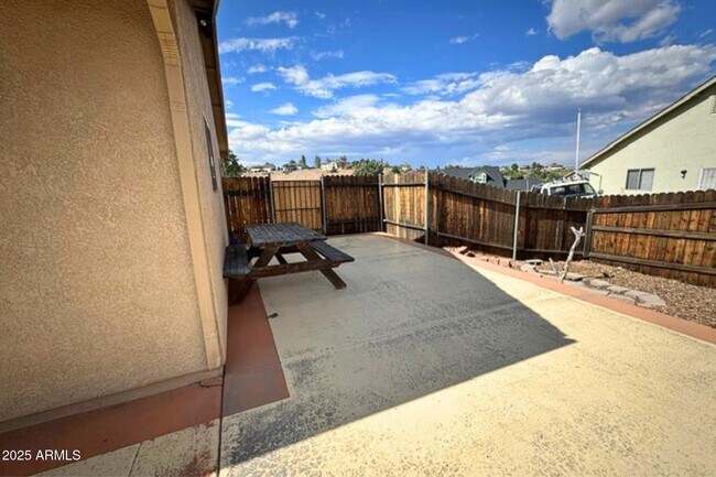 Building Photo - 9431 Serpentine Ln