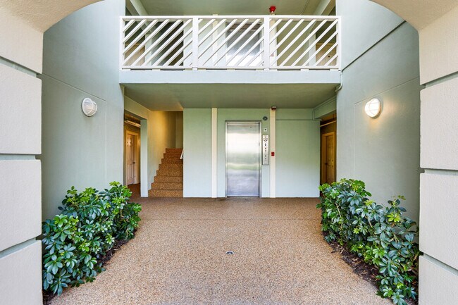 Building Photo - 113 Tidy Island Blvd