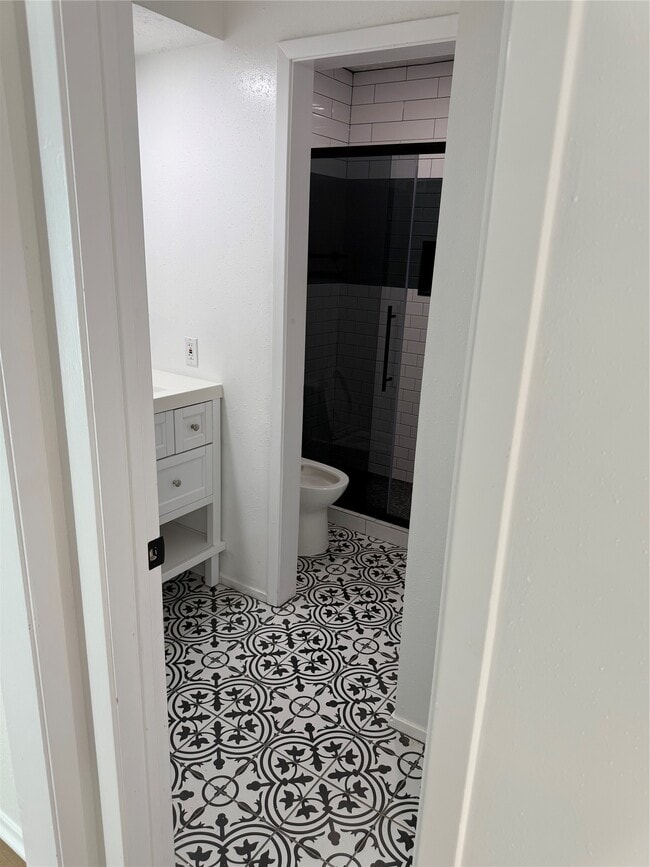 Building Photo - 6649 Westwick Dr