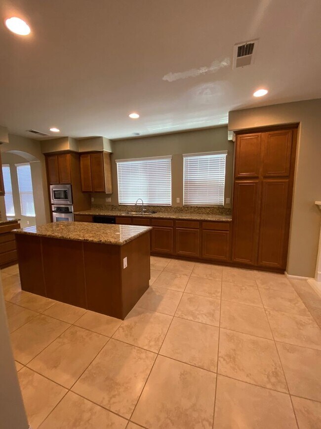 Building Photo - 5 bedroom home in Morgan Hill