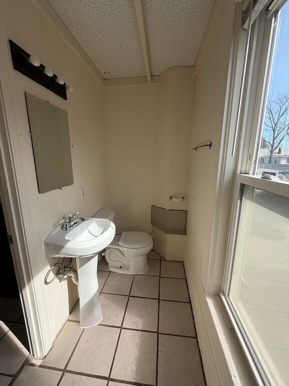 Building Photo - 10-12-12 Maple St