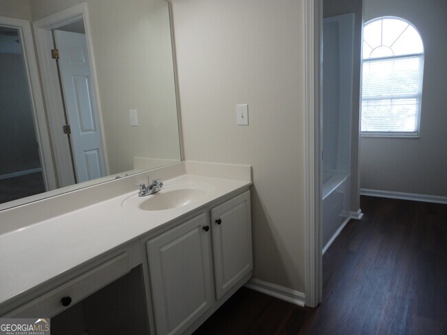 Building Photo - 1715 Crestwell Ln SW