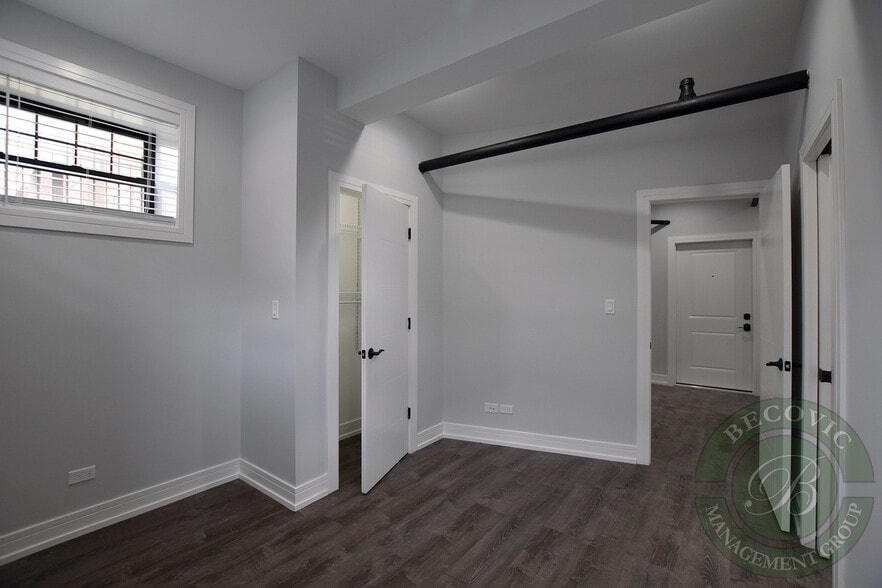 Building Photo - 6105 N Winthrop Ave