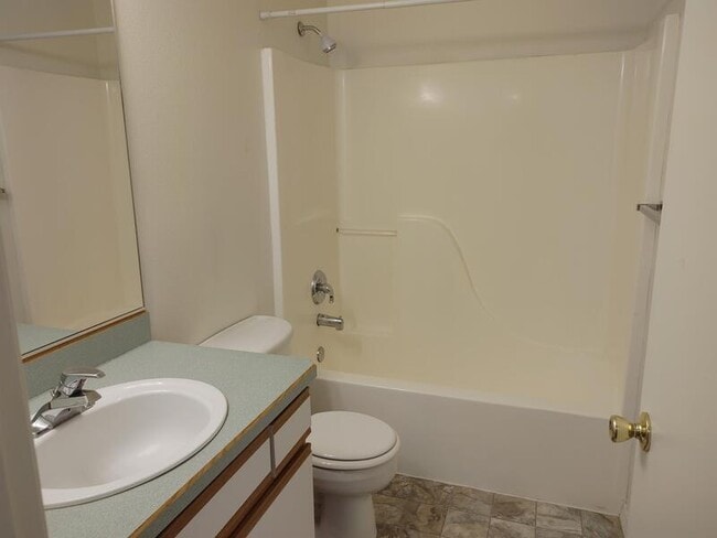 Building Photo - 548 NE Negus Lp