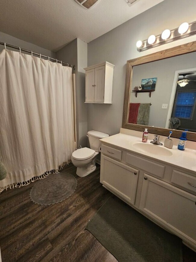 Building Photo - Beautiful 3 Bedroom Home In Jacksonville!