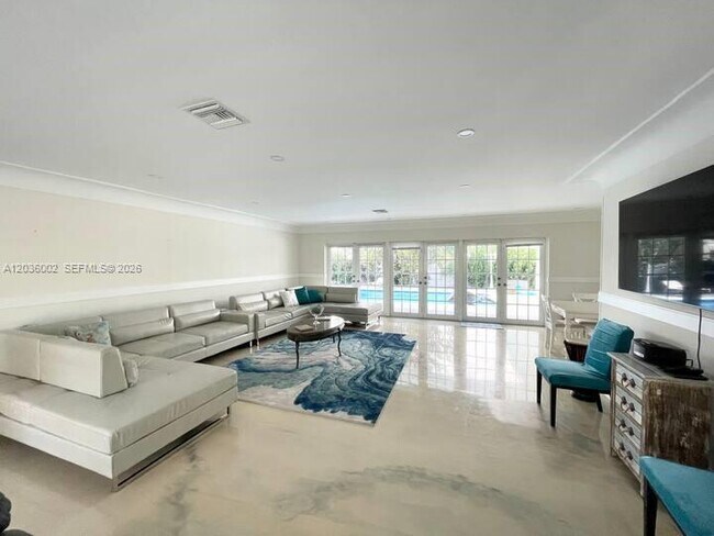Building Photo - 416 N Rainbow Dr