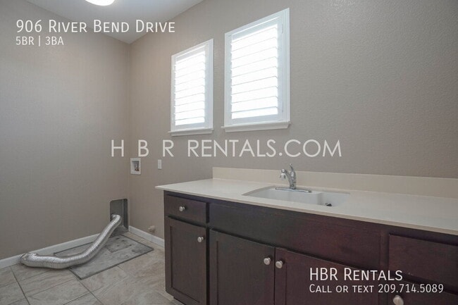 Building Photo - 906 River Bend Dr