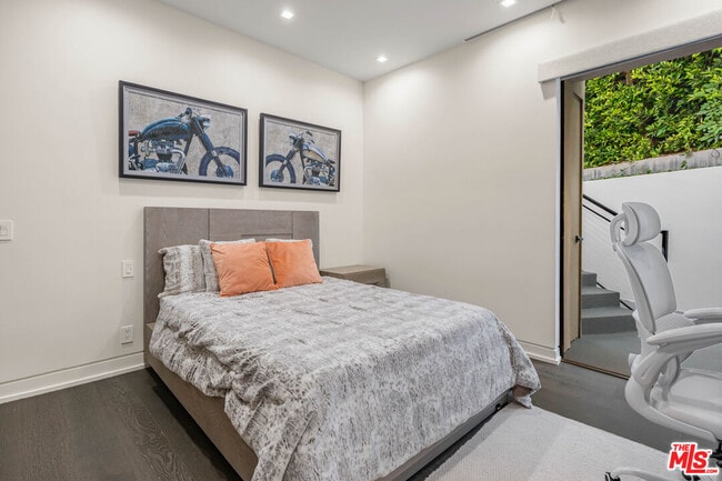 Building Photo - 3712 Broadlawn Dr