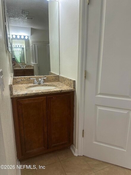 Building Photo - 13735 Devan Lee Dr E