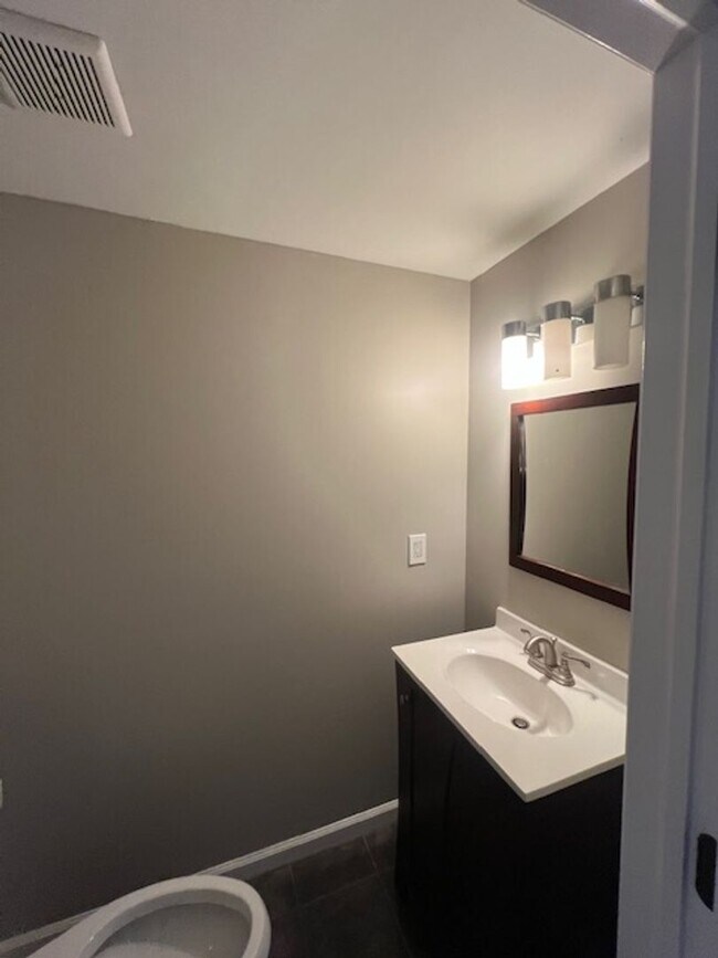 Building Photo - Stunning 3BD / 3BA Home with Rooftop Deck & Private Backyard — Ready to Call Home!