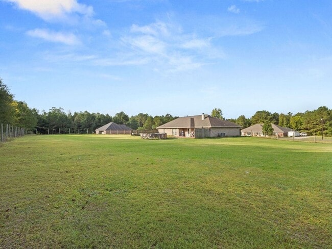 Building Photo - 146 R Allen Rd