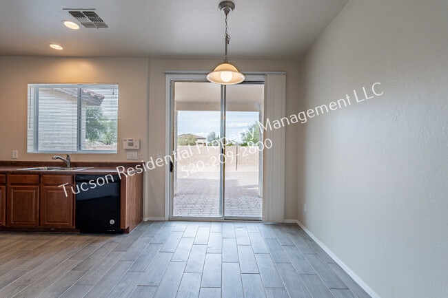 Building Photo - 4923 E Chickweed Dr