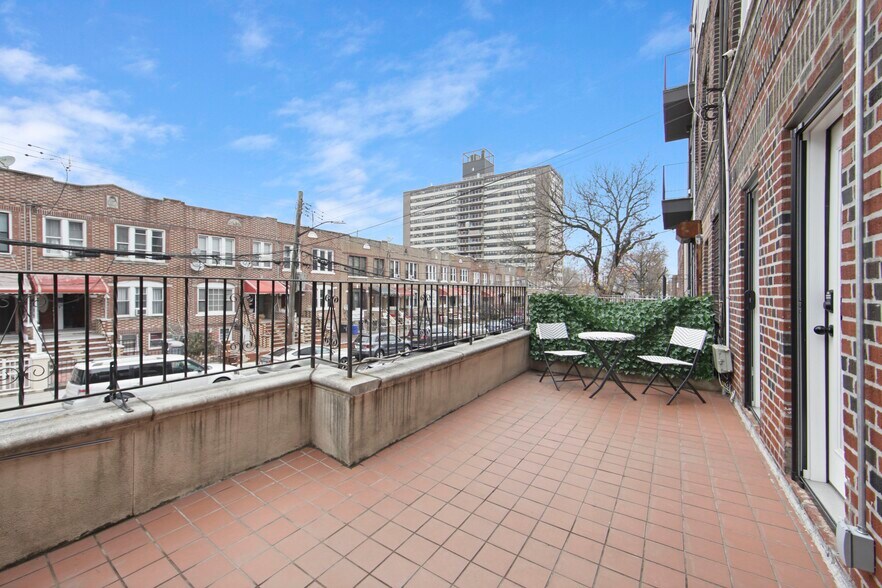 Building Photo - 404 Hawthorne St