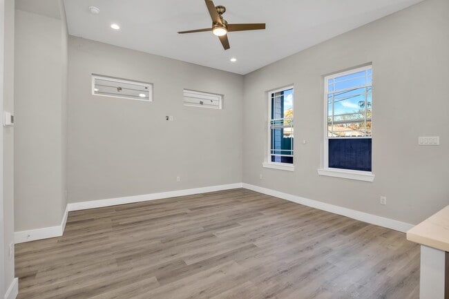 Building Photo - 4924 Winnetka St