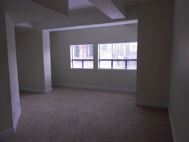 Building Photo - 1 Bedroom Apartment in Downtown Athens - S...