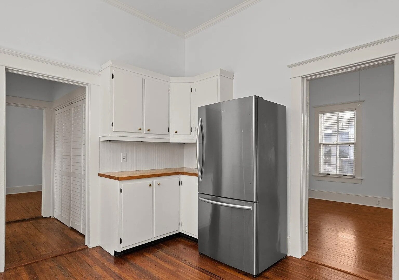 Kitchen - 1904 Wolcott Ave