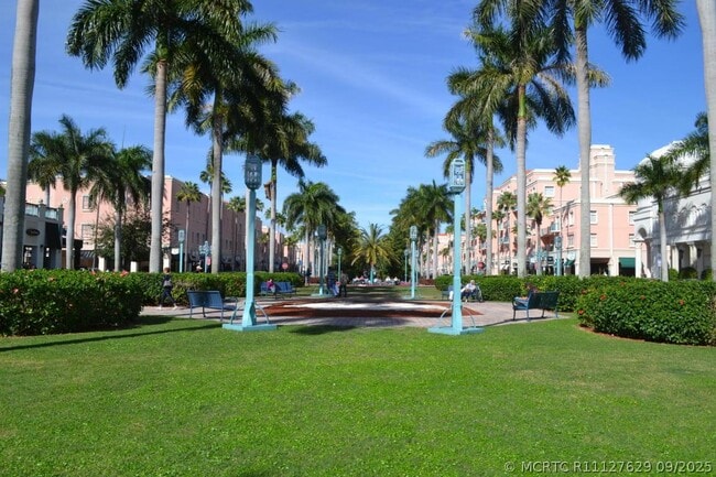 Building Photo - 15065 Michelangelo Blvd