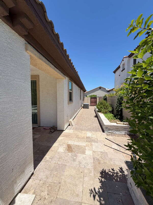 Building Photo - 2595 E Ebony Dr