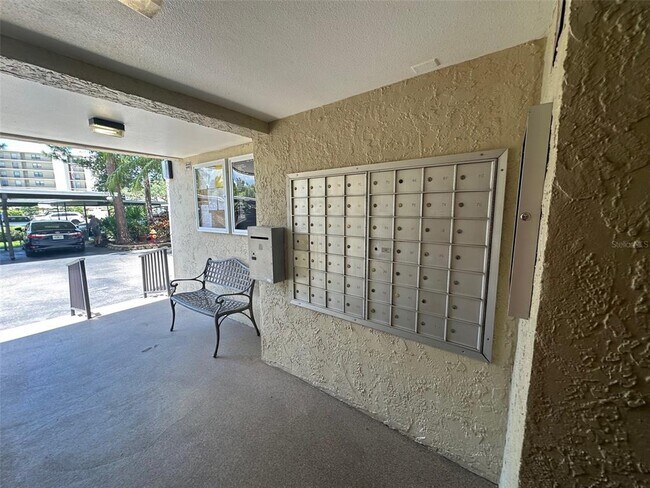 Building Photo - 2700 Cove Cay Dr