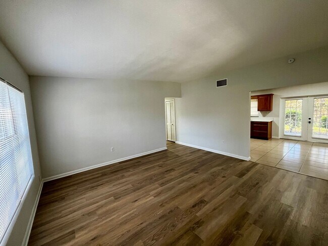 Building Photo - 3/2 in great Conway location