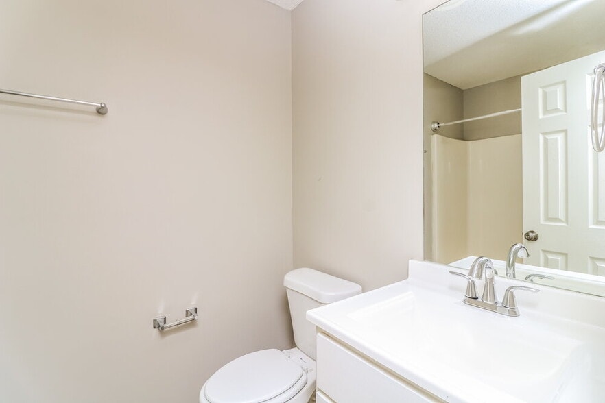 Building Photo - 205 Ashland Manor Dr