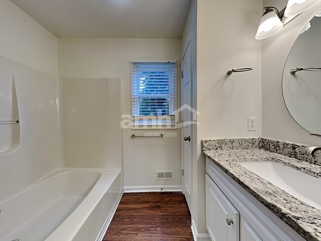 Building Photo - 204 Hardwood Road