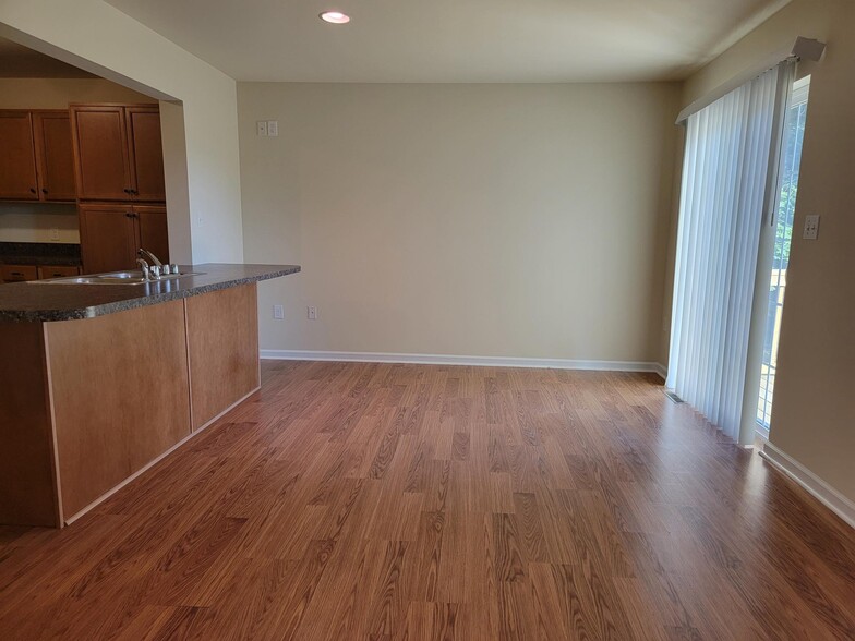 Building Photo - 107 Park Place Cir